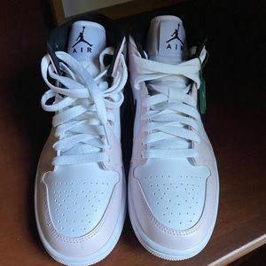 Girls Air Jordan 1 Barely Rose - size 7